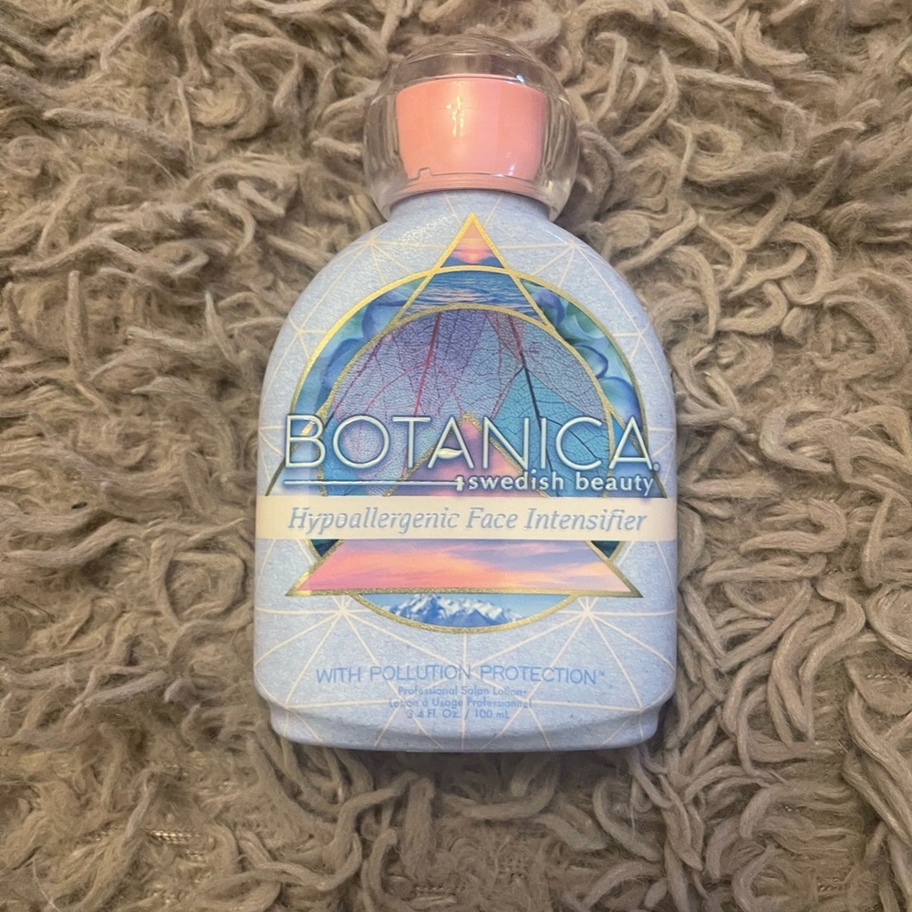 Hypoallergenic face intensifier. Indoor tanning lotion.